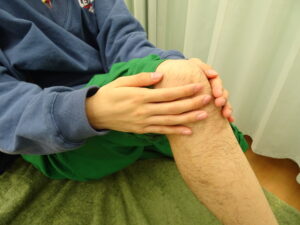 膝痛の患者様男性